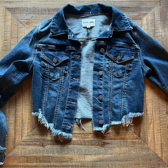 Cropped raw hem denim jean jacket - Picture 3 of 8